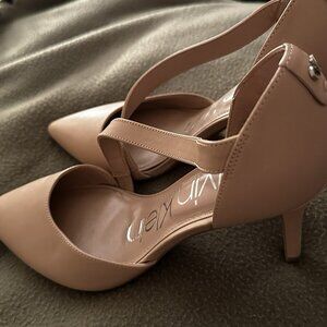 Calvin Klein Gilesa women’s tan Heels